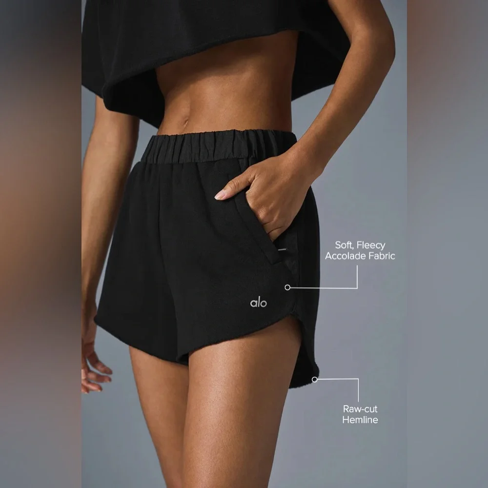 ALO YOGA | ✨NEW✨ In The Air Dolphin Short in Black